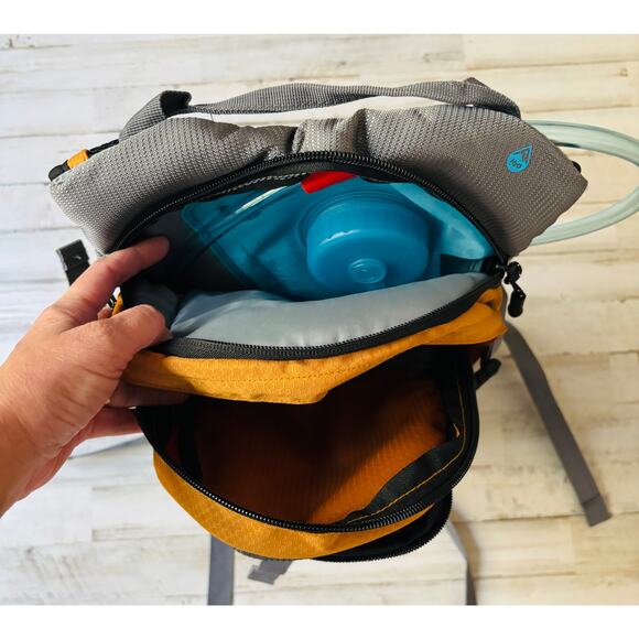 TETON Sports Oasis 1100 Hydration Pack Hiking Biking Backpack EUC - Picture 4 of 5